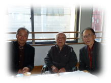 中央：小出健（たけし）、左：松田昌幸（まさゆき）、右：按針亭管理人、２０１２年１１月１日撮影